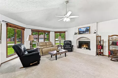 Living - 1934 E Ridgewood Dr, Springfield, MO 65804 photo 1 of 3