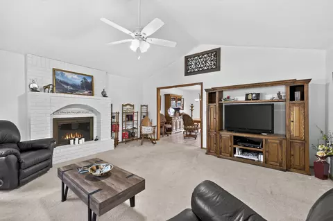 Living - 1934 E Ridgewood Dr, Springfield, MO 65804 photo 2 of 3