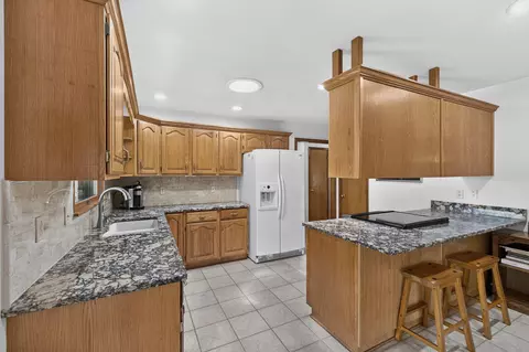 Kitchen - 1934 E Ridgewood Dr, Springfield, MO 65804 photo 1 of 3