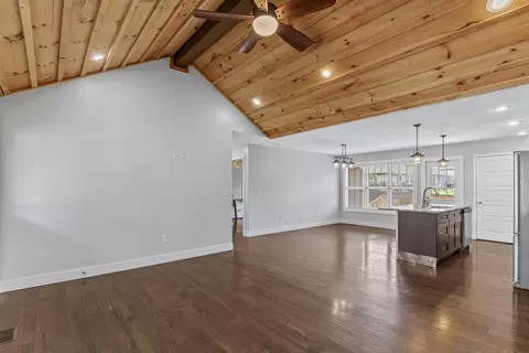 Living - 832 Shaffer St, Marshfield, MO 65706 photo 2 of 2