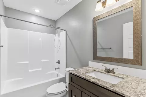 Bath - 832 Shaffer St, Marshfield, MO 65706 photo 3 of 3
