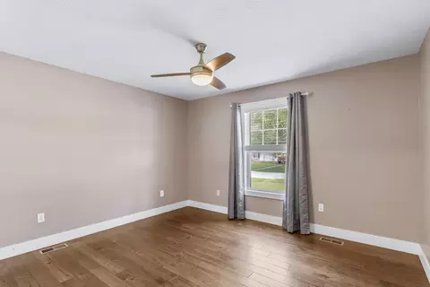 Bedroom - 832 Shaffer St, Marshfield, MO 65706 photo 4 of 5