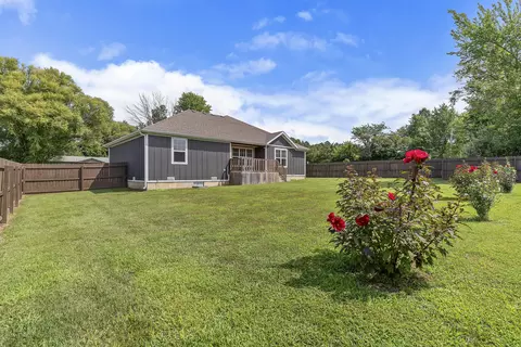 Exterior - 832 Shaffer St, Marshfield, MO 65706 photo 6 of 8