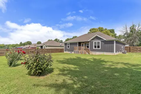 Exterior - 832 Shaffer St, Marshfield, MO 65706 photo 8 of 8