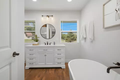 Bath - 226 N Hampton Ave, Republic, MO 65738 photo 1 of 7