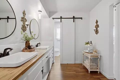 Bath - 226 N Hampton Ave, Republic, MO 65738 photo 5 of 7
