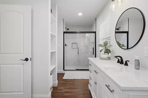 Bath - 226 N Hampton Ave, Republic, MO 65738 photo 3 of 7