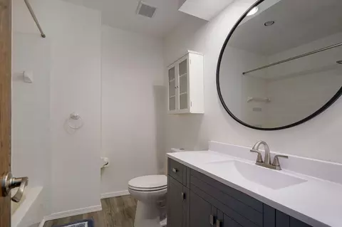 Bath - 4740 S Glenn Ave, Springfield, MO 65810 photo 1 of 2