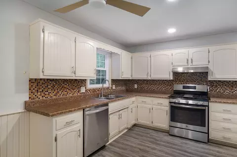 Kitchen - 4740 S Glenn Ave, Springfield, MO 65810 photo 1 of 2