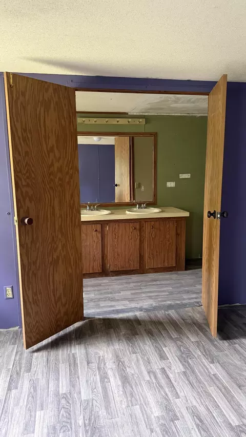 Bath - 381 Mill Hollow Rd, Forsyth, MO 65653 photo 1 of 4
