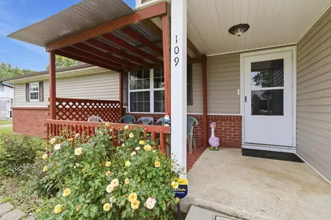 Exterior - 109 Circle Dr, Monett, MO 65708 photo 3 of 10