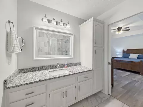 Bath - 113 Hidden Valley Dr, Strafford, MO 65757 photo 1 of 4