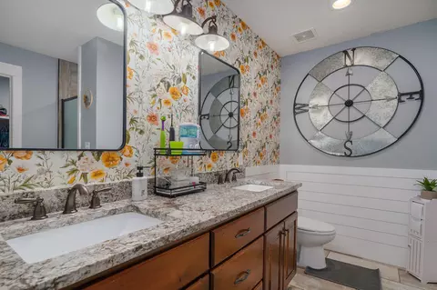 Bath - 1257 Elkhead Rd, Sparta, MO 65753 photo 1 of 3