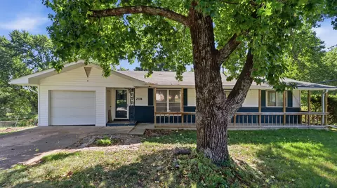 218 Pine St, West Plains, MO 65775