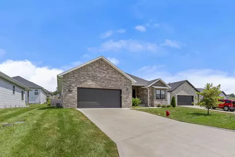 Exterior - 1102 S Strait Ave, Ozark, MO 65721 photo 2 of 8