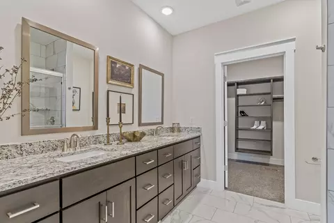 Bath - 1102 S Strait Ave, Ozark, MO 65721 photo 2 of 4