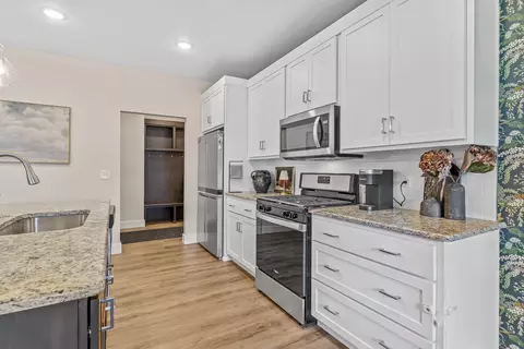 Kitchen - 1102 S Strait Ave, Ozark, MO 65721 photo 3 of 4