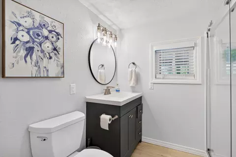 Bath - 1953 Eaglecrest Rd, Cape Fair, MO 65624 photo 1 of 3