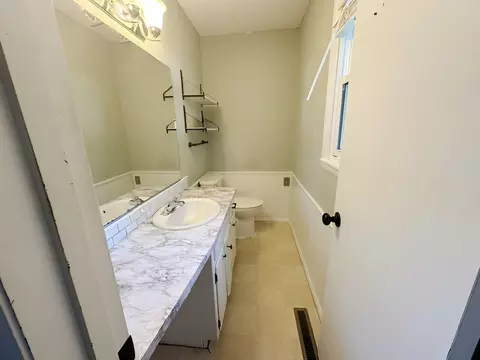 Bath - 1256 S Meadowview Ave, Springfield, MO 65804 photo 4 of 4