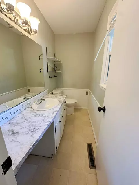 Bath - 1256 S Meadowview Ave, Springfield, MO 65804 photo 3 of 4