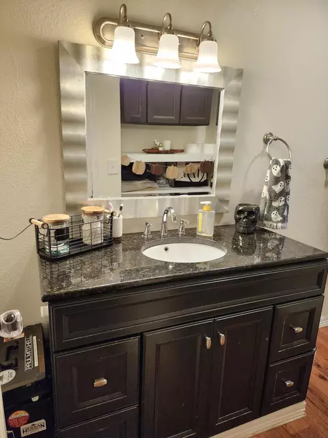 Bath - 1507 N N Riverside Rd, Ozark, MO 65721 photo 2 of 3