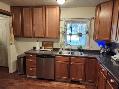Kitchen - 1507 N N Riverside Rd, Ozark, MO 65721 photo 4 of 8