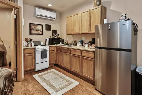 Kitchen - 1035 E Linwood Ter, Springfield, MO 65807 photo 5 of 11