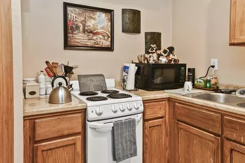 Kitchen - 1035 E Linwood Ter, Springfield, MO 65807 photo 6 of 11