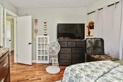 Bedroom - 1035 E Linwood Ter, Springfield, MO 65807 photo 4 of 10