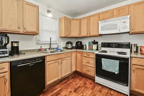 Kitchen - 1035 E Linwood Ter, Springfield, MO 65807 photo 11 of 11