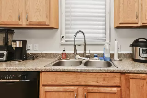 Kitchen - 1035 E Linwood Ter, Springfield, MO 65807 photo 10 of 11