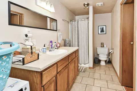 Bath - 1035 E Linwood Ter, Springfield, MO 65807 photo 2 of 3