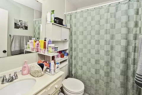 Bath - 1035 E Linwood Ter, Springfield, MO 65807 photo 1 of 3