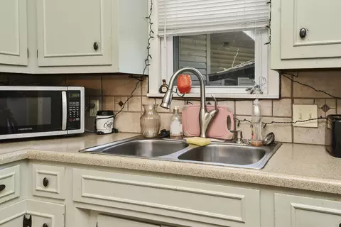 Kitchen - 1035 E Linwood Ter, Springfield, MO 65807 photo 3 of 11