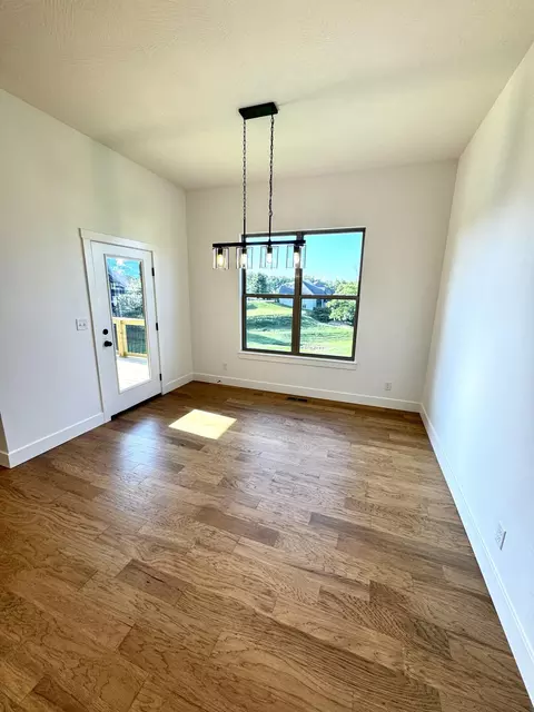 Dining - 1620 W Silver Oak Dr, Springfield, MO 65810 photo 2 of 2