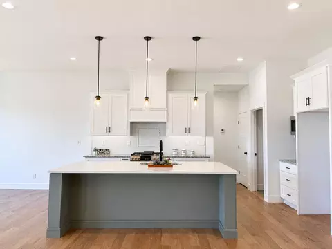 Kitchen - 1620 W Silver Oak Dr, Springfield, MO 65810 photo 1 of 12