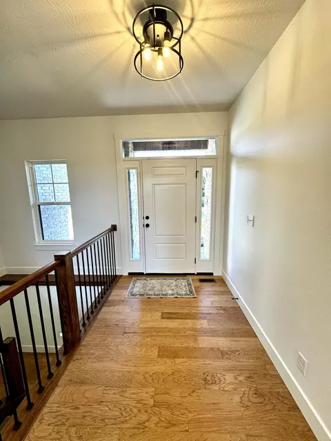 Entry Way - 1620 W Silver Oak Dr, Springfield, MO 65810 photo 2 of 2