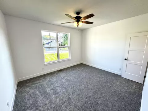 Bedroom - 1620 W Silver Oak Dr, Springfield, MO 65810 photo 4 of 4