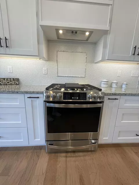 Kitchen - 1620 W Silver Oak Dr, Springfield, MO 65810 photo 3 of 12
