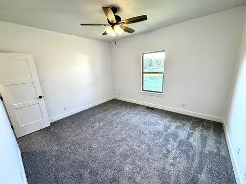 Bedroom - 1620 W Silver Oak Dr, Springfield, MO 65810 photo 3 of 4