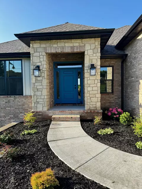 Exterior - 1620 W Silver Oak Dr, Springfield, MO 65810 photo 2 of 7