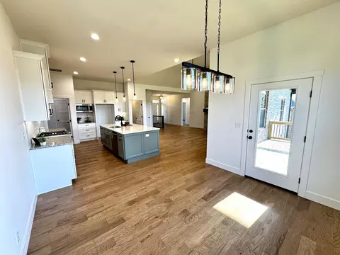 Dining - 1620 W Silver Oak Dr, Springfield, MO 65810 photo 1 of 2