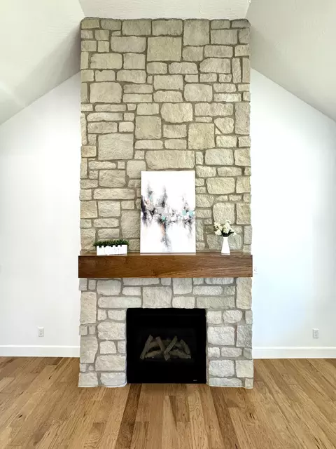 Living - 1620 W Silver Oak Dr, Springfield, MO 65810 photo 7 of 12
