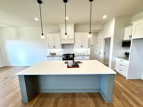 Kitchen - 1620 W Silver Oak Dr, Springfield, MO 65810 photo 11 of 12