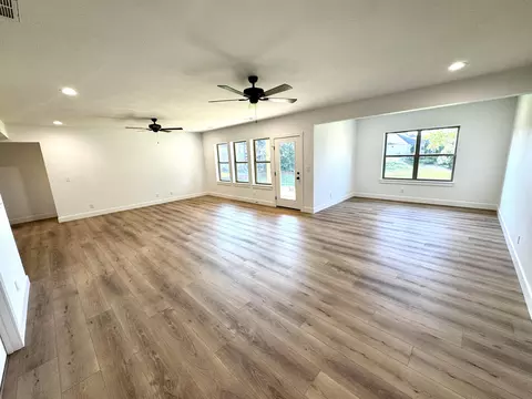 Living - 1620 W Silver Oak Dr, Springfield, MO 65810 photo 11 of 12