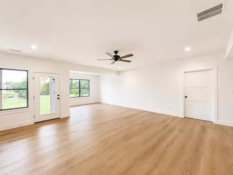 Living - 1620 W Silver Oak Dr, Springfield, MO 65810 photo 5 of 12