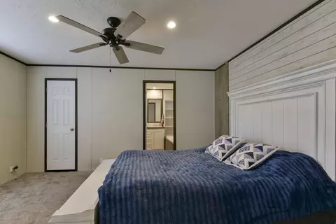 Bedroom - 26575 Bobcat Ln, Shell Knob, MO 65747 photo 2 of 5