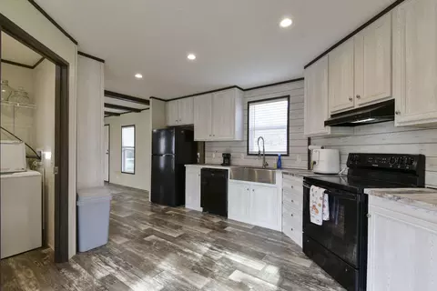 Kitchen - 26575 Bobcat Ln, Shell Knob, MO 65747 photo 3 of 3