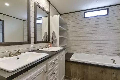 Bath - 26575 Bobcat Ln, Shell Knob, MO 65747 photo 4 of 5