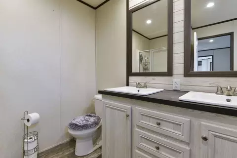 Bath - 26575 Bobcat Ln, Shell Knob, MO 65747 photo 2 of 5